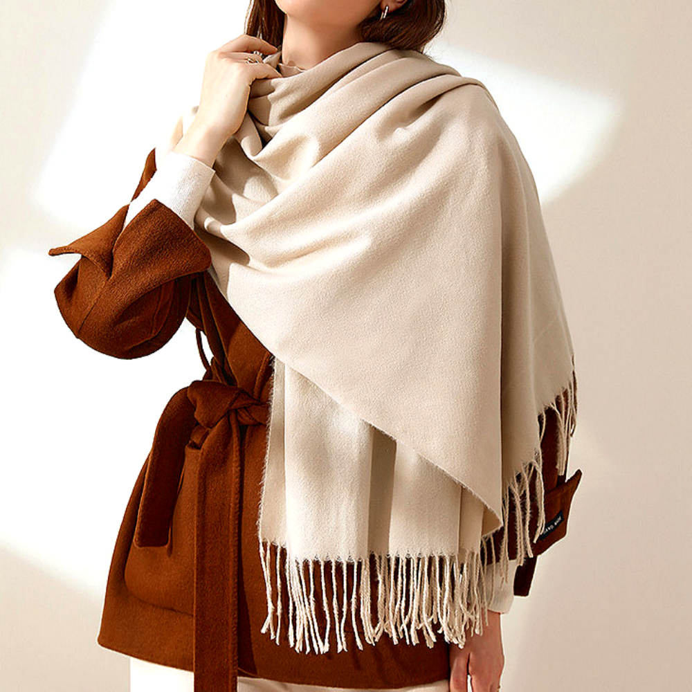 포근하고 세련된 캐시미어 숄과 목도리, 다양한 컬러로 만나보세요!