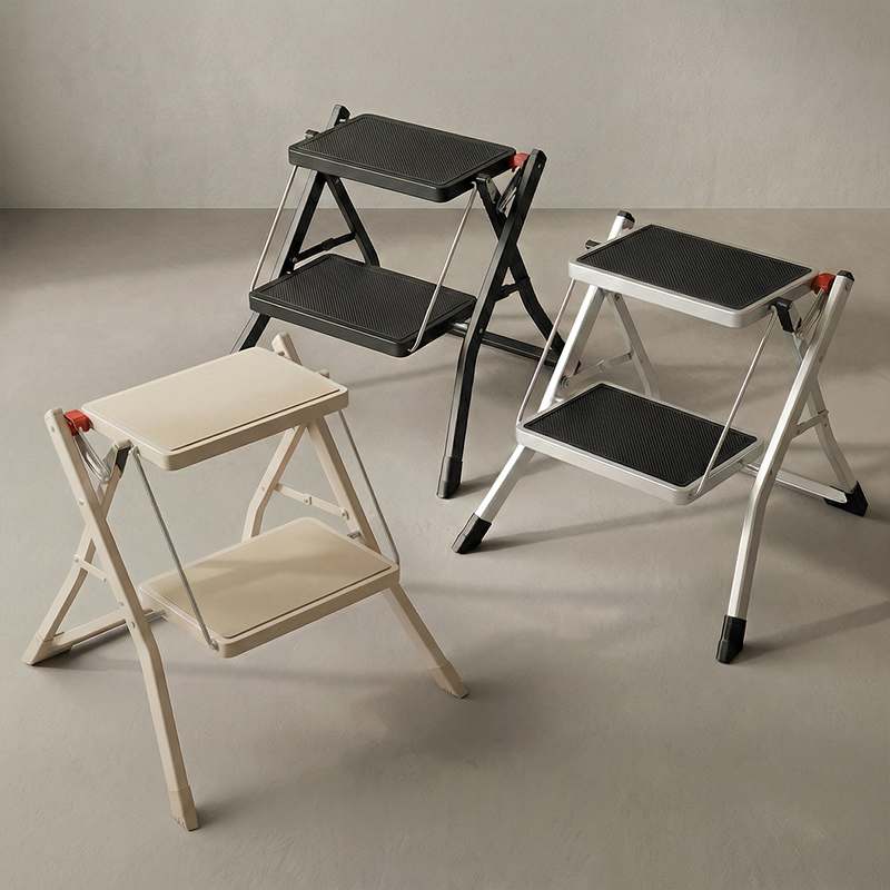 집에서 간편하게 사용하는 접이식 사다리, 안전하고 실용적이에요!