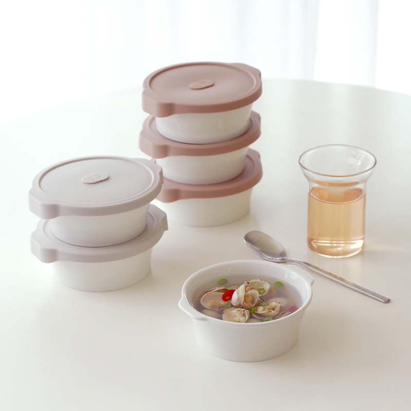 전자레인지에 딱 맞는 도자기 국그릇, 넉넉한 크기와 밀폐력까지 갖춘 보관용기