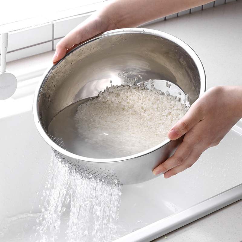 쉽고 빠르게 쌀 씻기! 스텐레스 세척볼로 간편하게 해결하는 방법