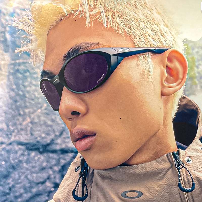 일상에서 편하게 착용하는 오클리 스포츠 선글라스 추천