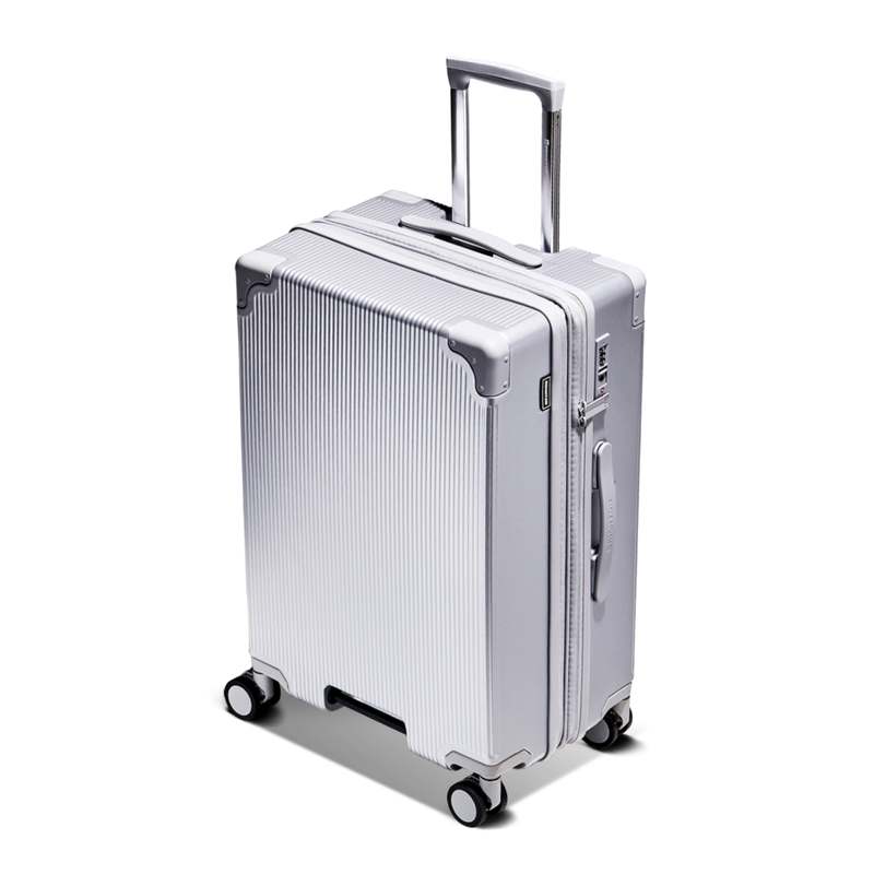 가볍고 넉넉한 여행 가방, 대형 캐리어로 여행 준비 끝!