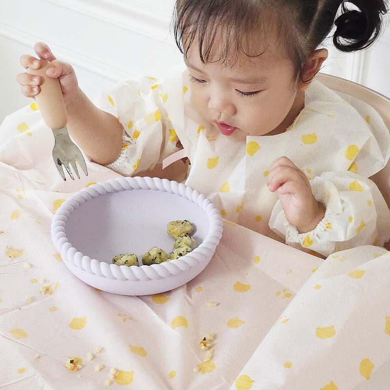 아기와 함께하는 식사 시간, 깔끔하게 챙기기 좋은 턱받이 추천