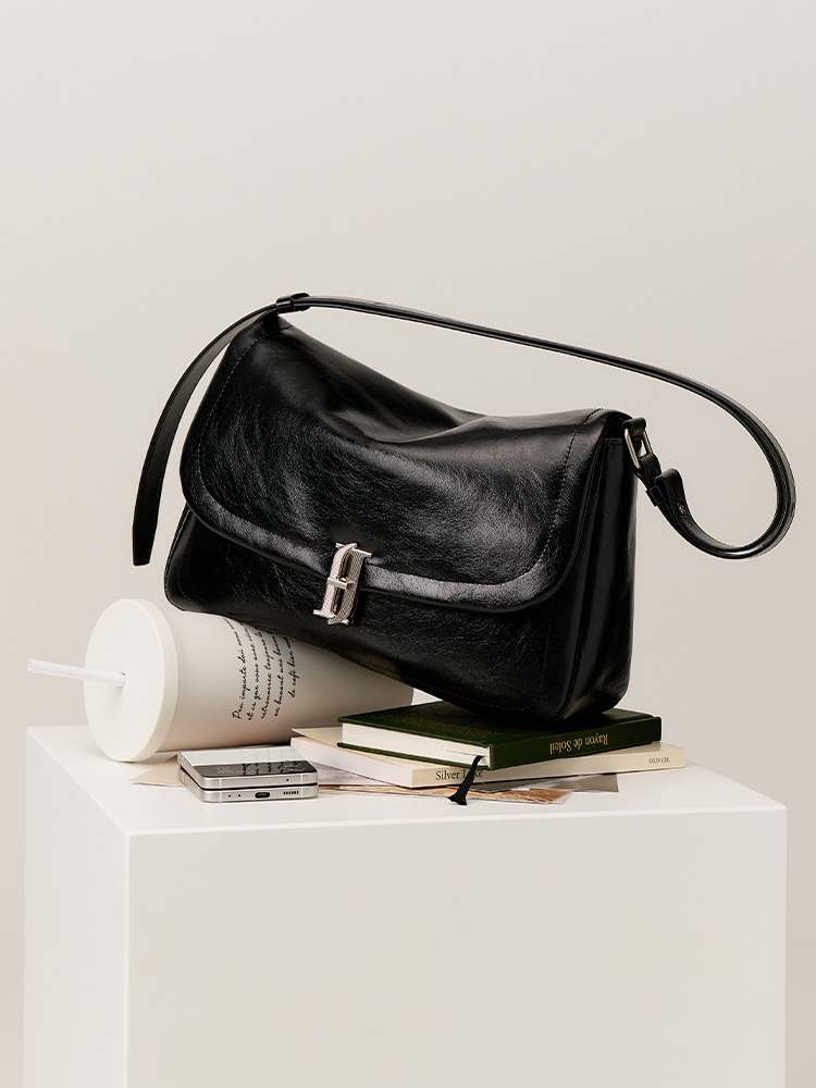 일상에서 딱 어울리는 제이에스티나 가죽 가방 추천해요