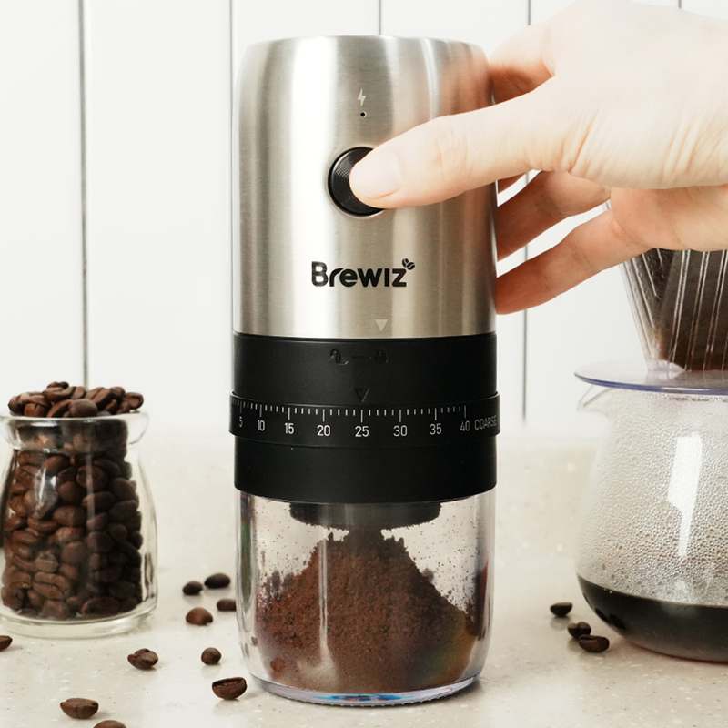 가정에서도 간편하게 사용하는 무선 원두 분쇄기, 40단계 조절 가능!