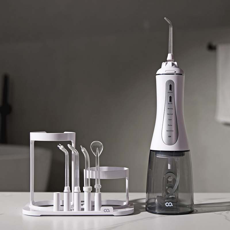 일상에서 간편하게 사용하는 휴대용 구강세정기, 오아 클린이워터B 추천해요!