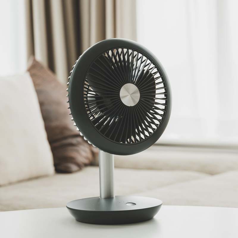 가볍고 편리한 무선 선풍기, 데스크 위에 딱 좋아요!