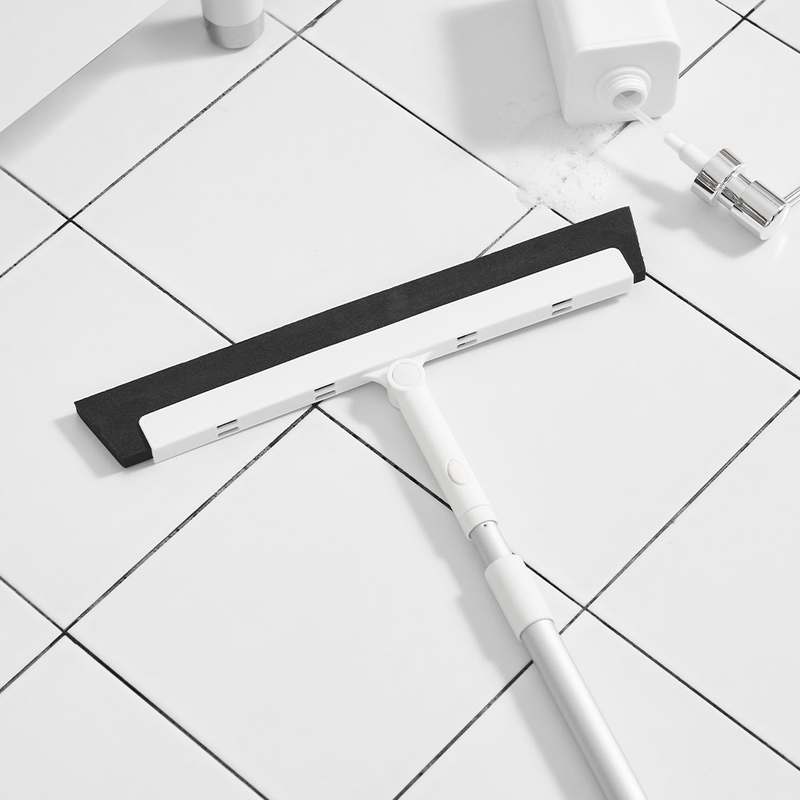 쉽고 빠르게 욕실 바닥을 깨끗하게! 2단 롱 스퀴지 사용법과 팁