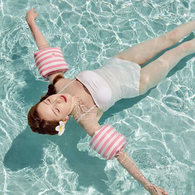 물놀이 즐거움을 더하는 스트라이프 암튜브, 어린이와 성인 모두 사용 가능해요