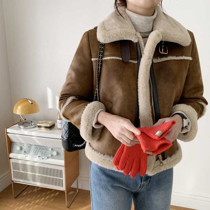 겨울철 따뜻하고 고급스러운 빈티지 가죽 하이넥 밍크 퍼 무스탕