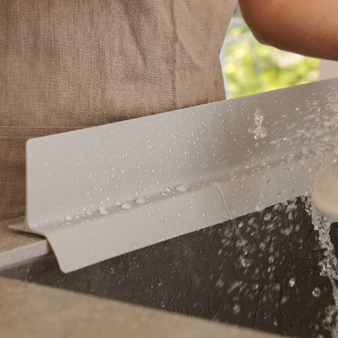 쉽고 깔끔하게 싱크대 물막이 처마를 설치하는 방법