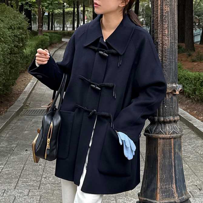 편안하면서도 세련된 오버핏 하프 코트, 어떤 점이 좋을까?