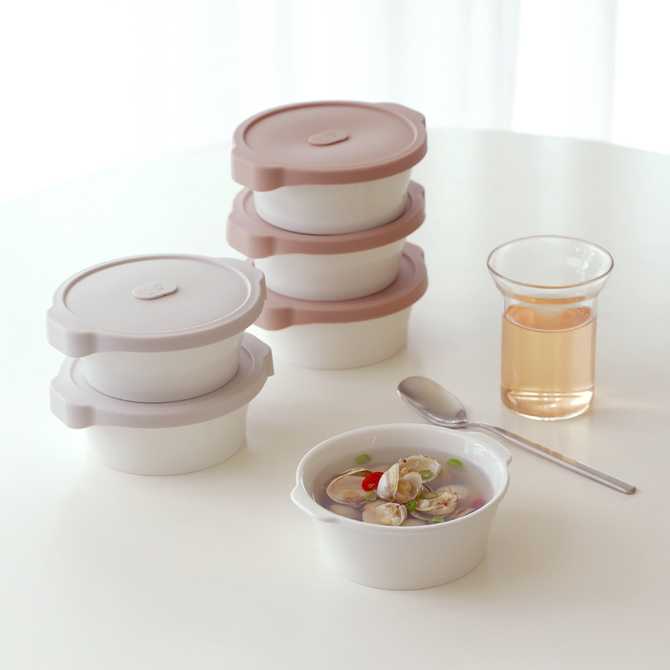 집에서 간편하게 사용하는 도자기 전자레인지용 국그릇과 냉동밥 저장 용기