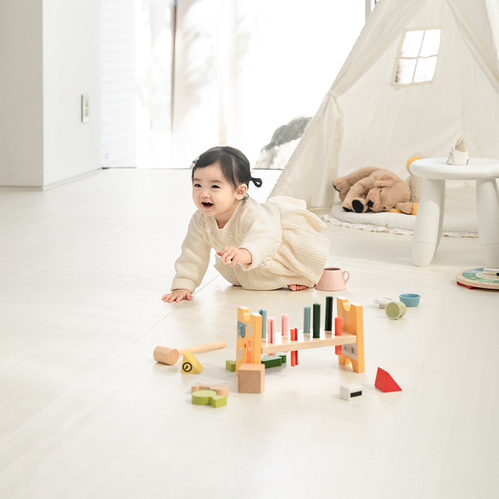 집안에서 아이와 함께 안전하게 놀 수 있는 두께감 좋은 롤매트 추천