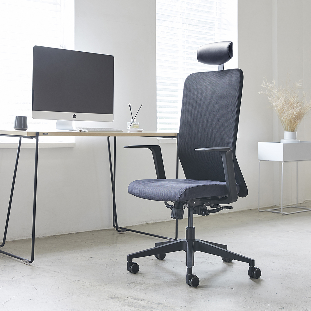 편안하게 앉을 수 있는 높이 조절 의자, 집이나 사무실 어디서든 좋아요!