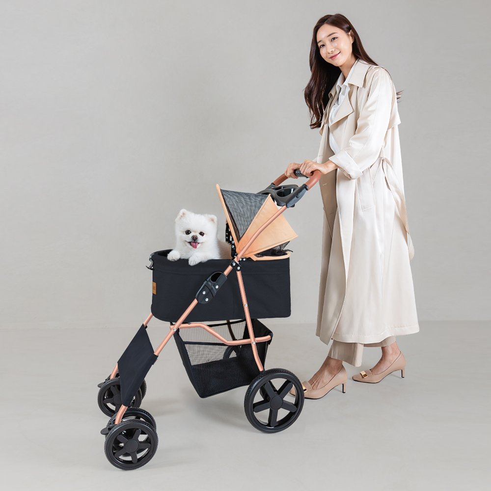 가볍고 접이식인 반려동물 유모차로 산책이 더 즐거워져요!