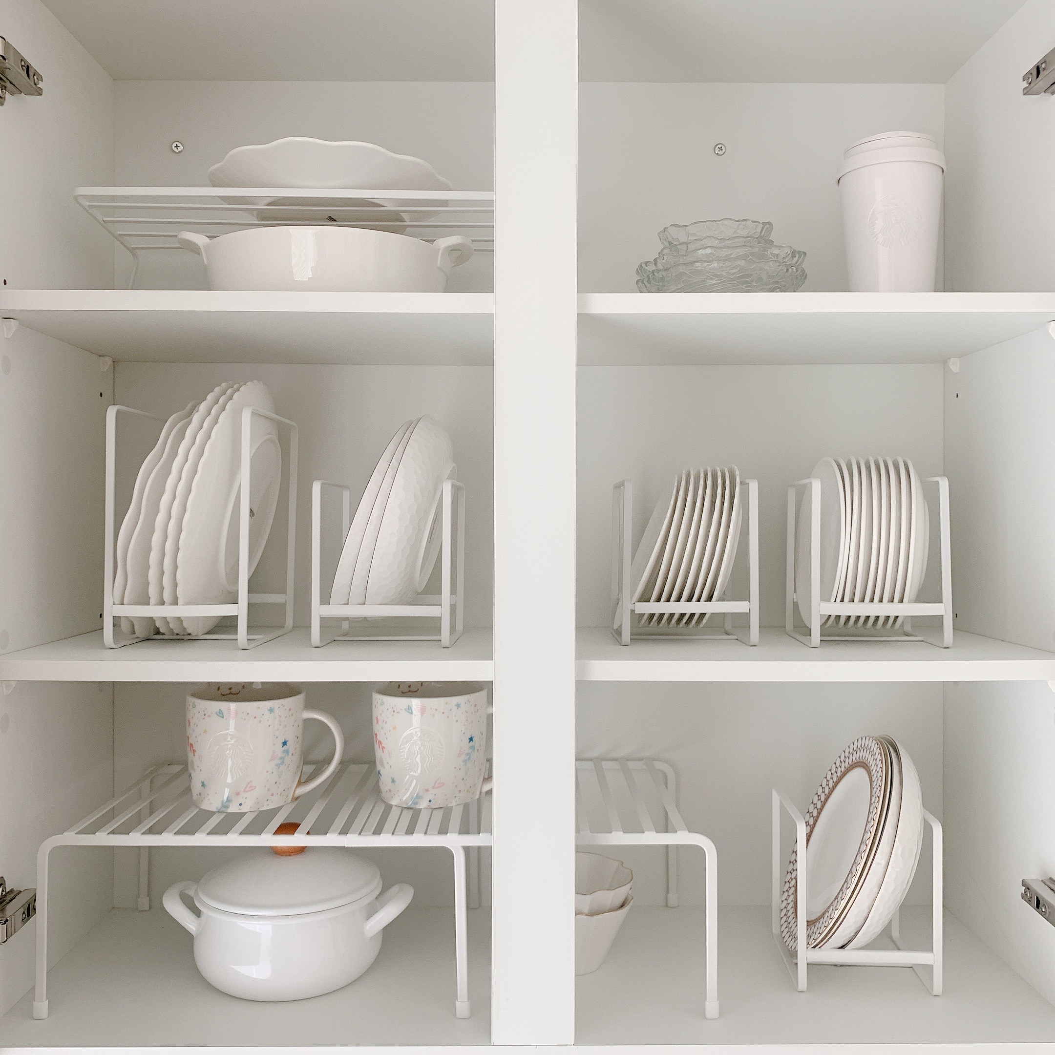 주방 정리의 필수템! 길이 조절이 가능한 후라이팬과 그릇 정리선반