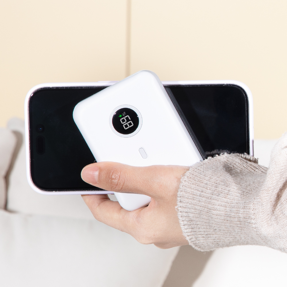 휴대하기 편한 10000mAh 보조배터리로 언제 어디서든 충전 걱정 끝!