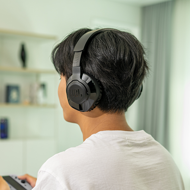 게이밍을 더 즐겁게! JBL QUANTUM 350 무선 헤드셋으로 게임 몰입감 높이기