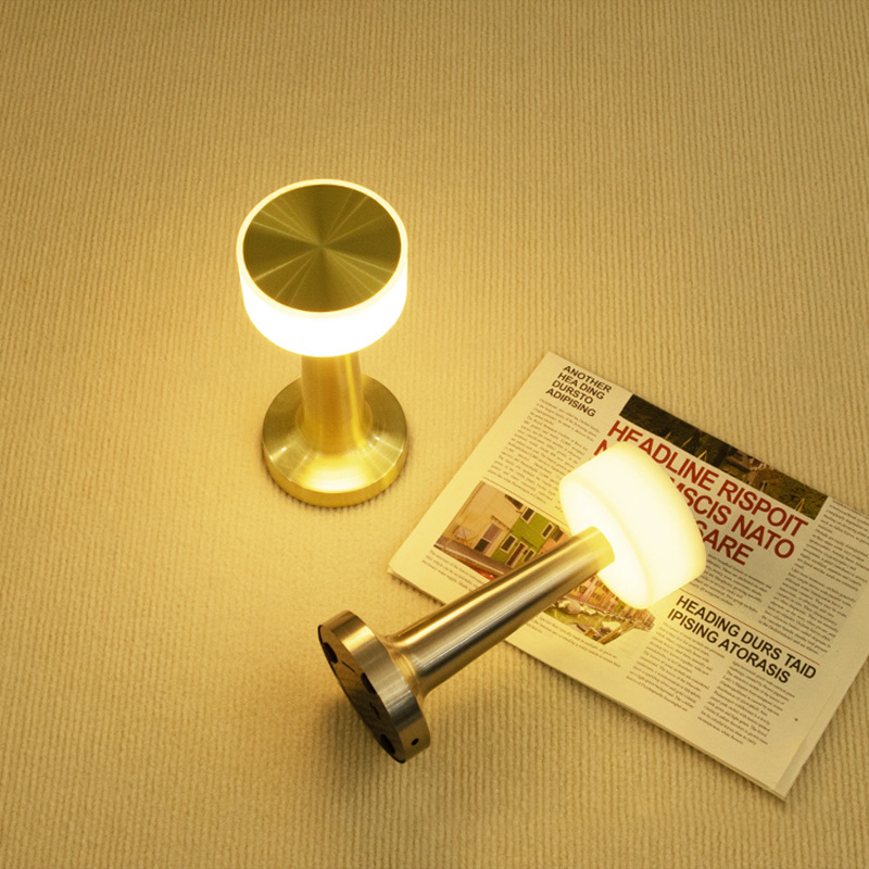 침실 분위기를 한층 더 아늑하게 만들어주는 무선 스탠드 조명 추천