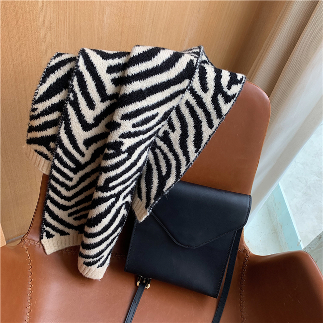 일상 속 따뜻함을 더하는 지브 니트 목도리, 지금 특별 할인 중이에요!