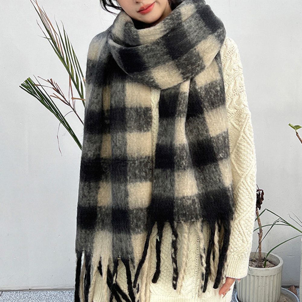겨울철 따뜻함을 더하는 여성과 남성용 체크 캐시미어 목도리 추천