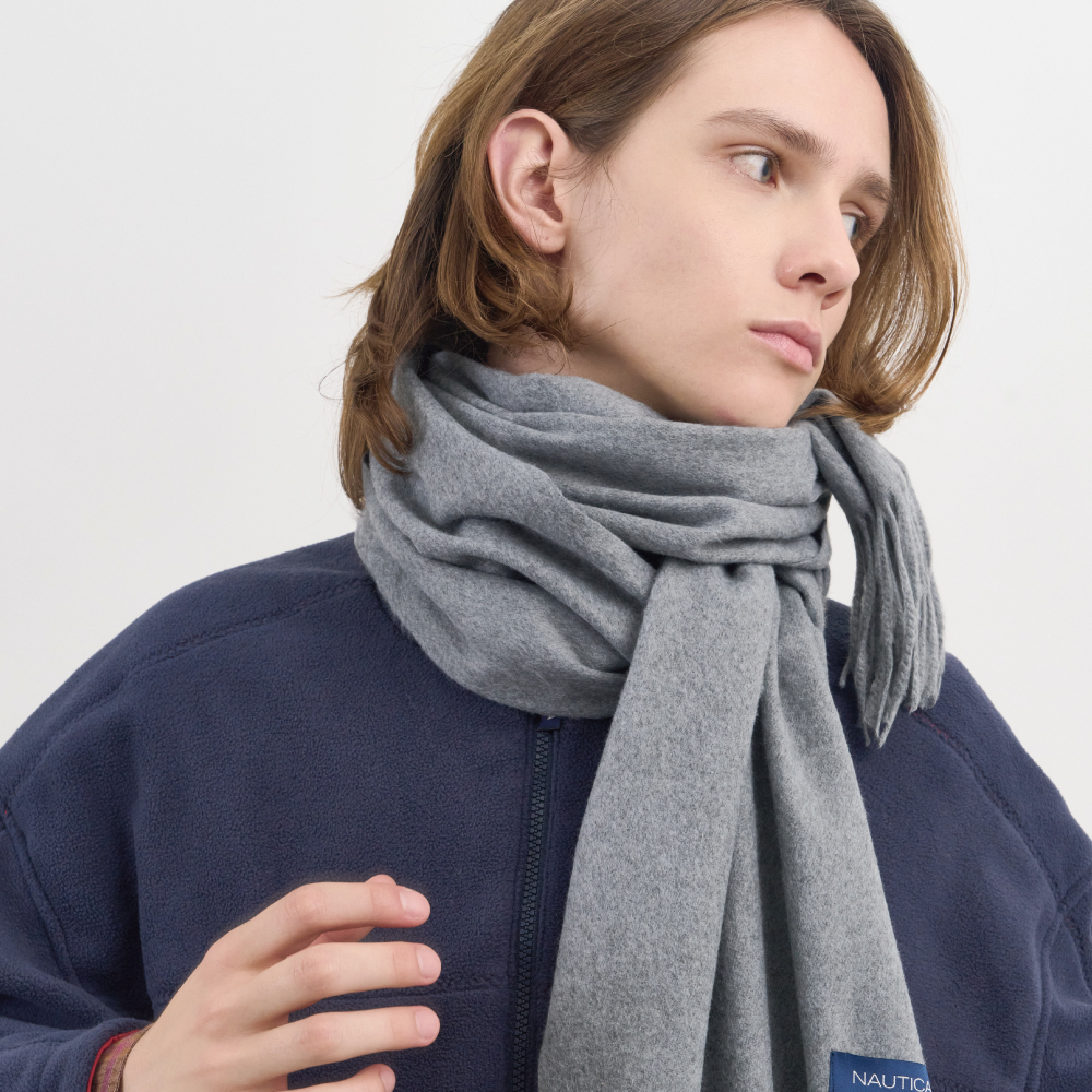 남녀 모두 따뜻하게 감싸줄 수 있는 부드러운 목도리 추천