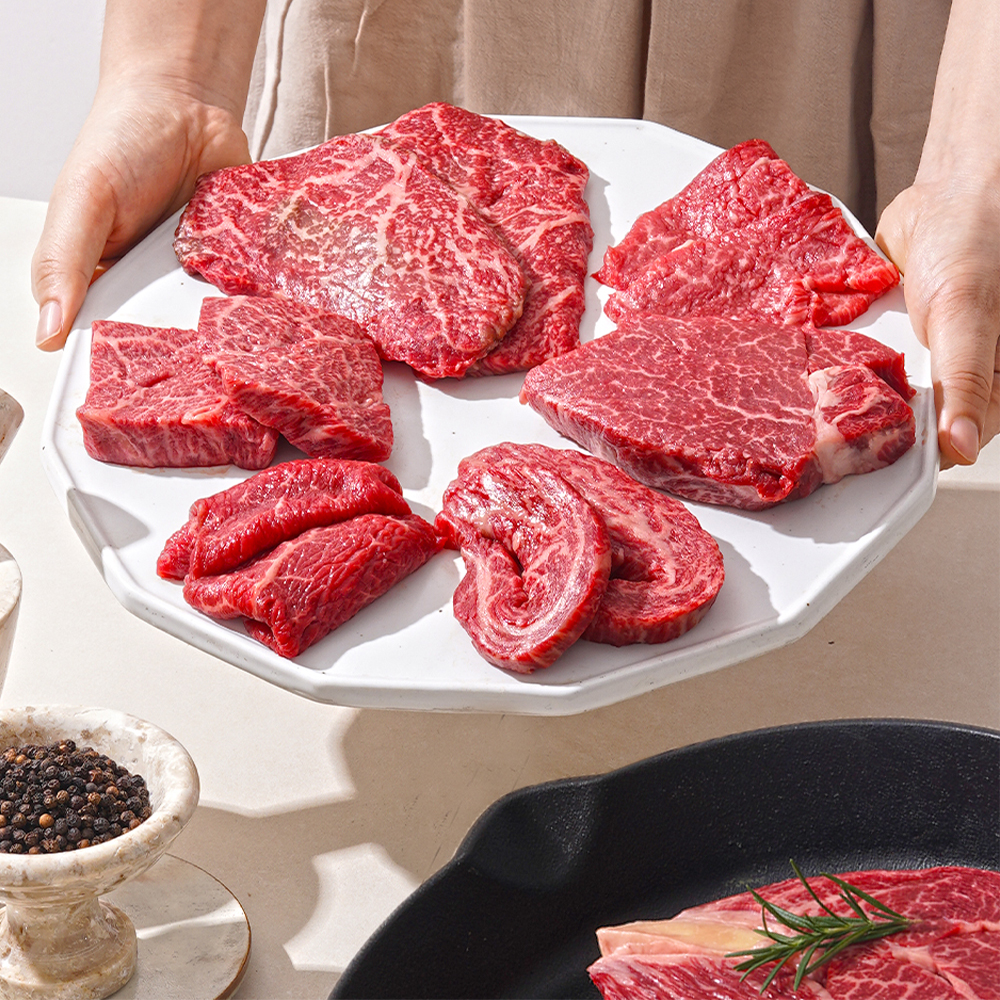 가족과 함께 즐기는 한우 구이, 어떤 부위가 좋을까 고민되시나요?