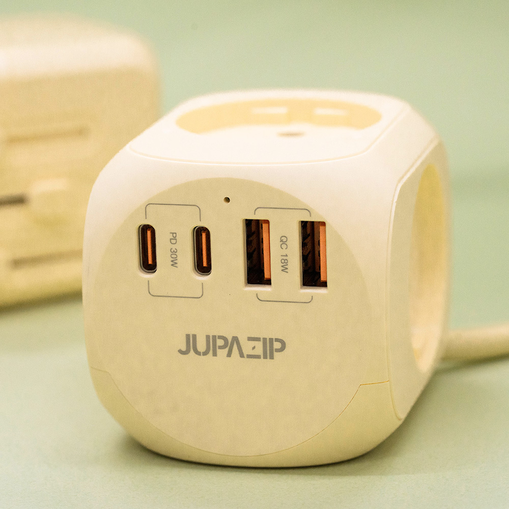 여행 갈 때 꼭 챙기고 싶은 멀티탭 어댑터, 편리하게 사용하세요!