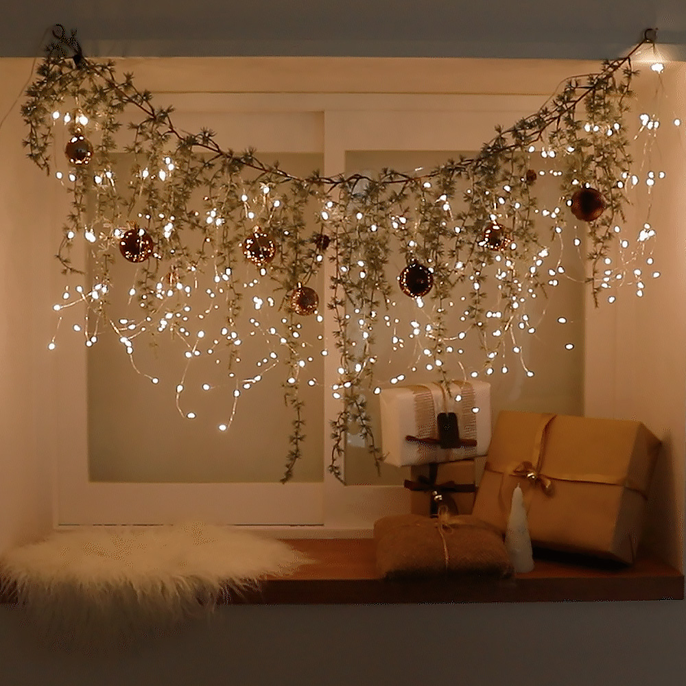 집에서도 쉽게 만드는 크리스마스 벽트리, 따뜻한 분위기를 연출해보세요!