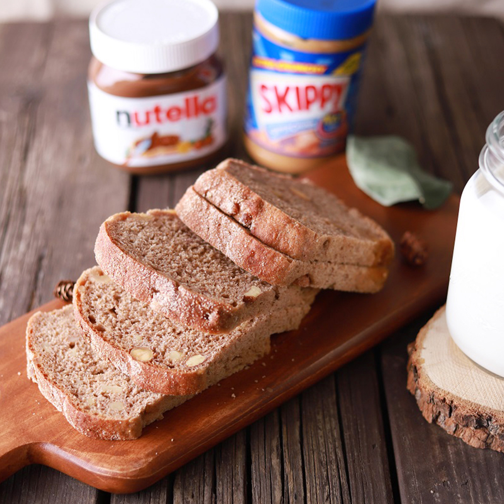 집에서 즐기는 건강한 통밀빵과 무화과빵, 맛있게 먹는 비건 아침 식사 추천