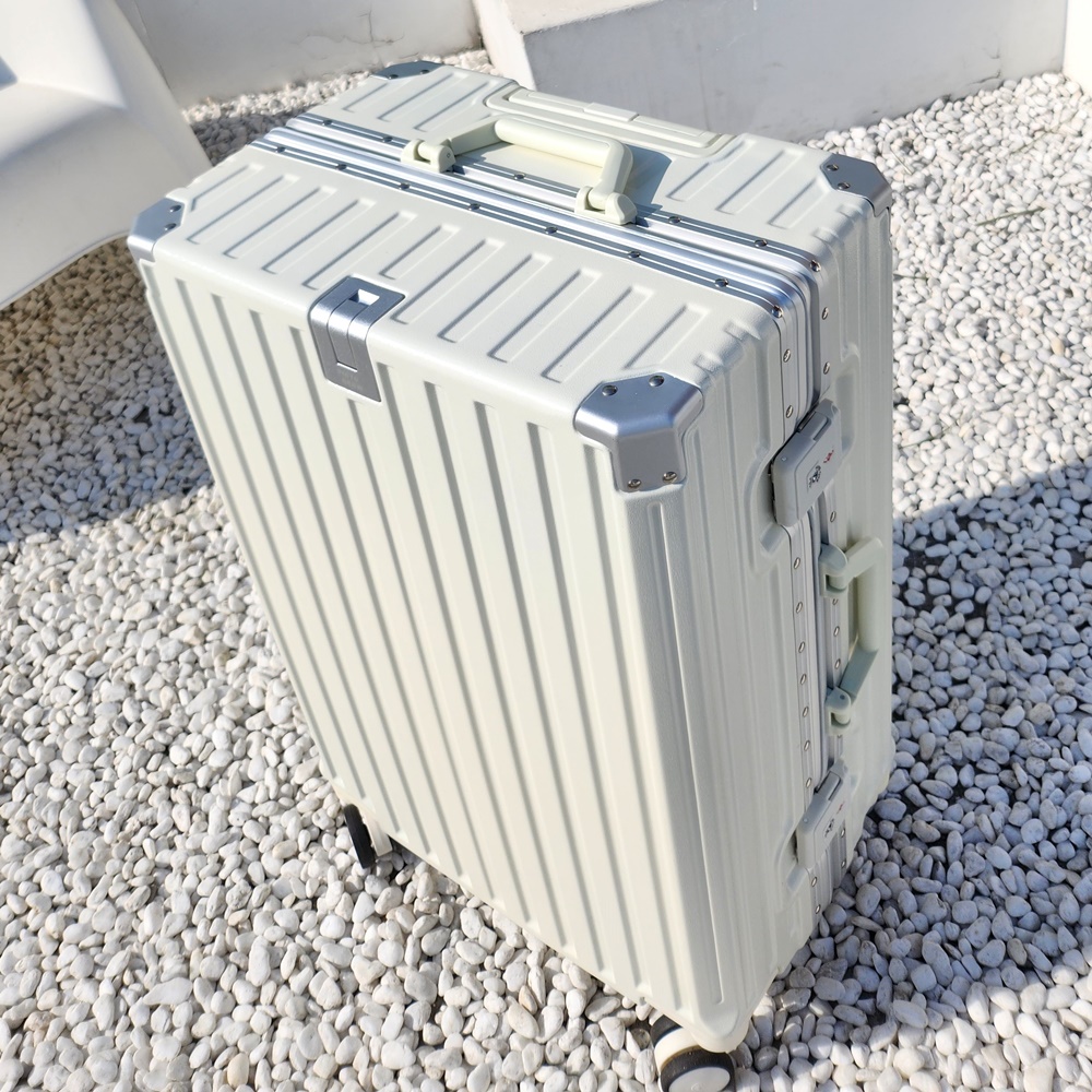 여행이 더 즐거워지는 가볍고 튼튼한 캐리어 추천!