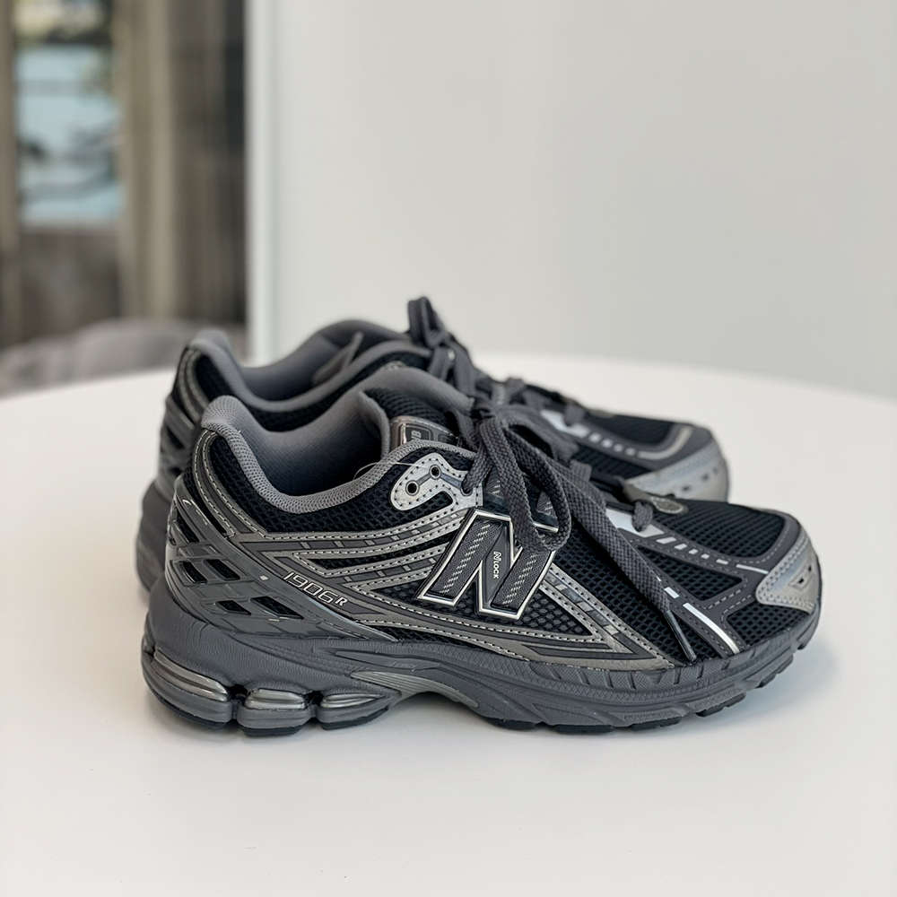 편하게 신을 수 있는 여성용 키높이 운동화, 뉴발란스 1906 팬텀 블랙 추천해요!