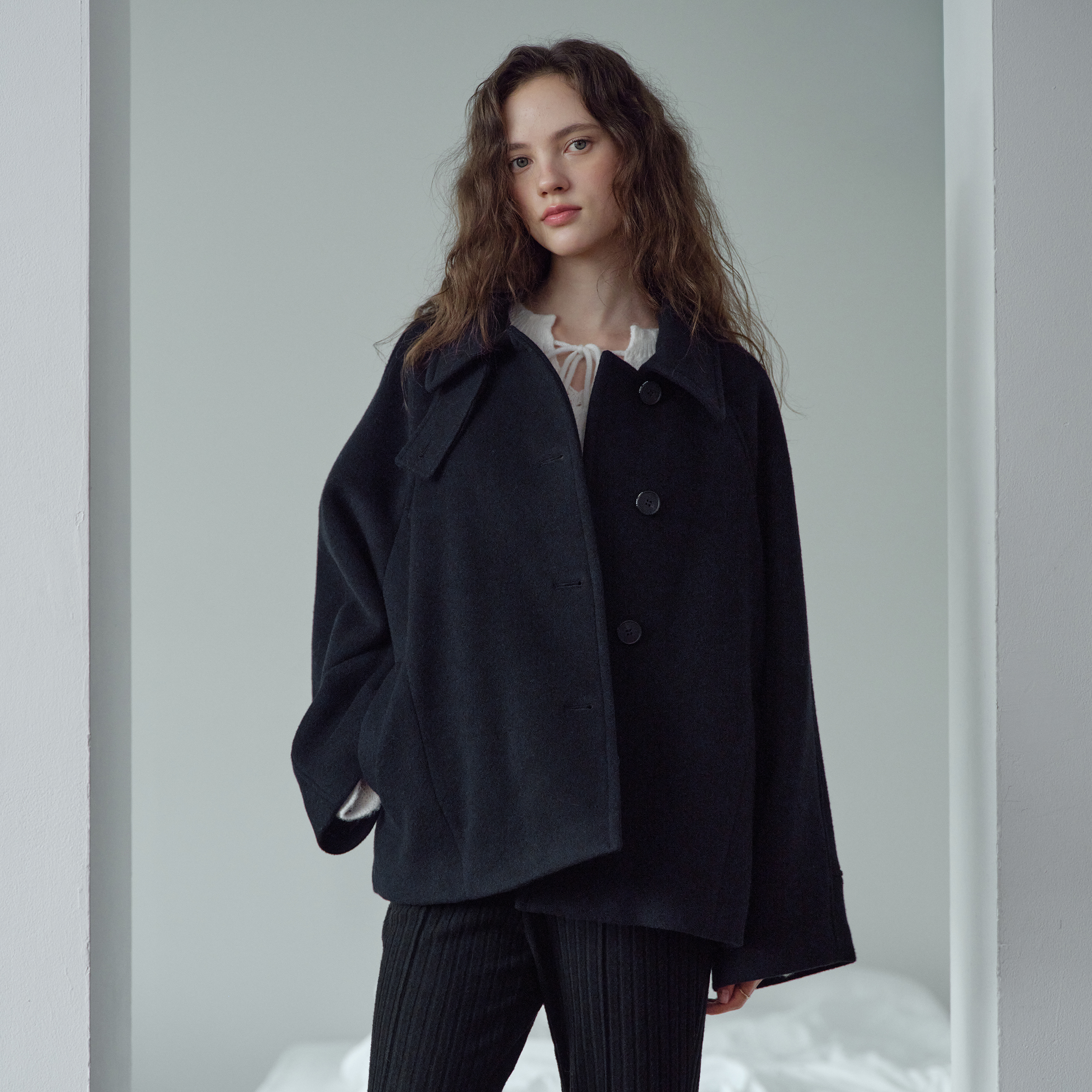 편안하게 입기 좋은 울발마칸 숏코트, 어떤 매력일까?