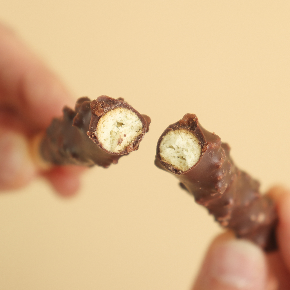 달콤한 간식, 제주 우도땅콩초코스틱과 왕빼빼로를 함께 즐기세요!