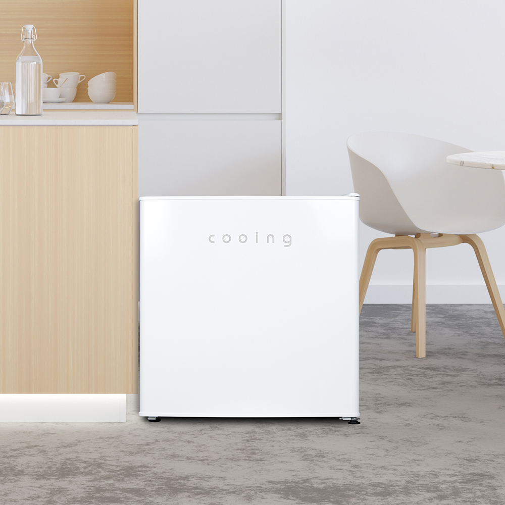 작은 공간도 멋지게! 슬림한 미니냉장고로 실속 있게 꾸미기