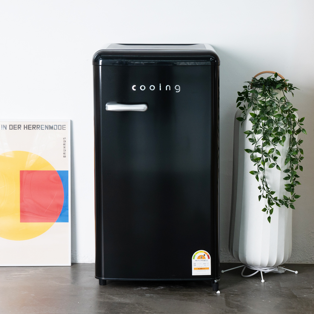 작고 귀여운 레트로 냉장고, 집이나 사무실 어디든 딱 좋아요!