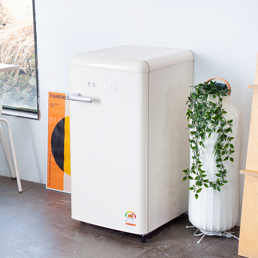 작고 귀여운 레트로 냉장고, 집이나 사무실 어디든 딱 좋아요!