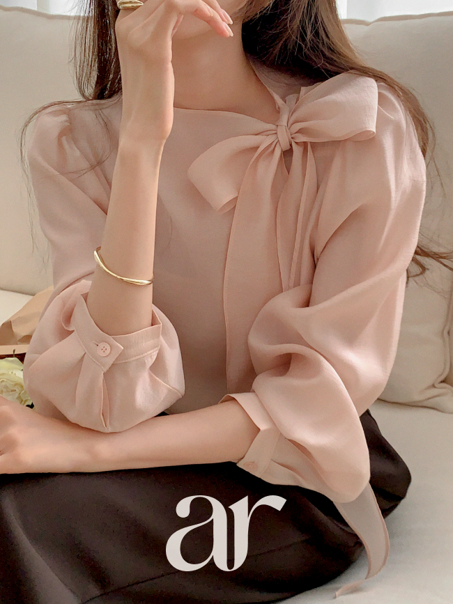편하게 입기 좋은 리본 타이 소매 블라우스, 어떤 느낌일까?