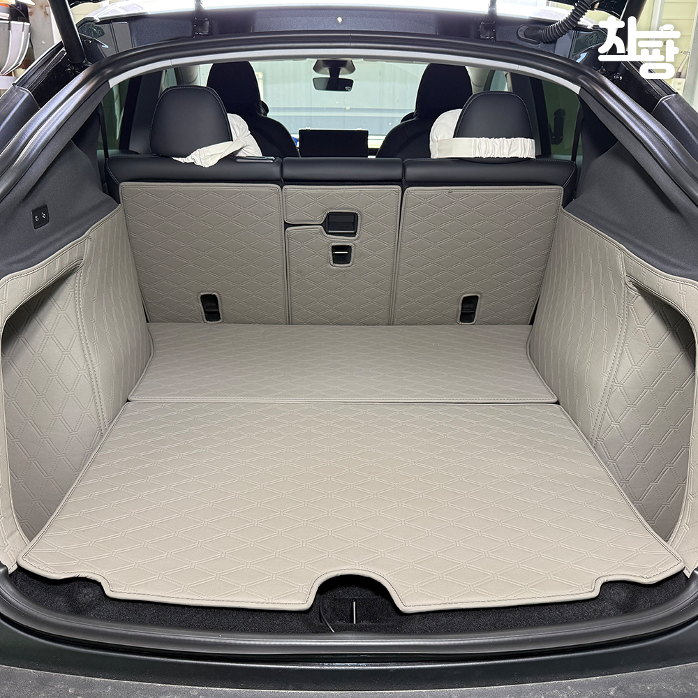 테슬라 모델Y에 딱 맞는 SUV 트렁크 매트, 차박도 걱정 없어요!