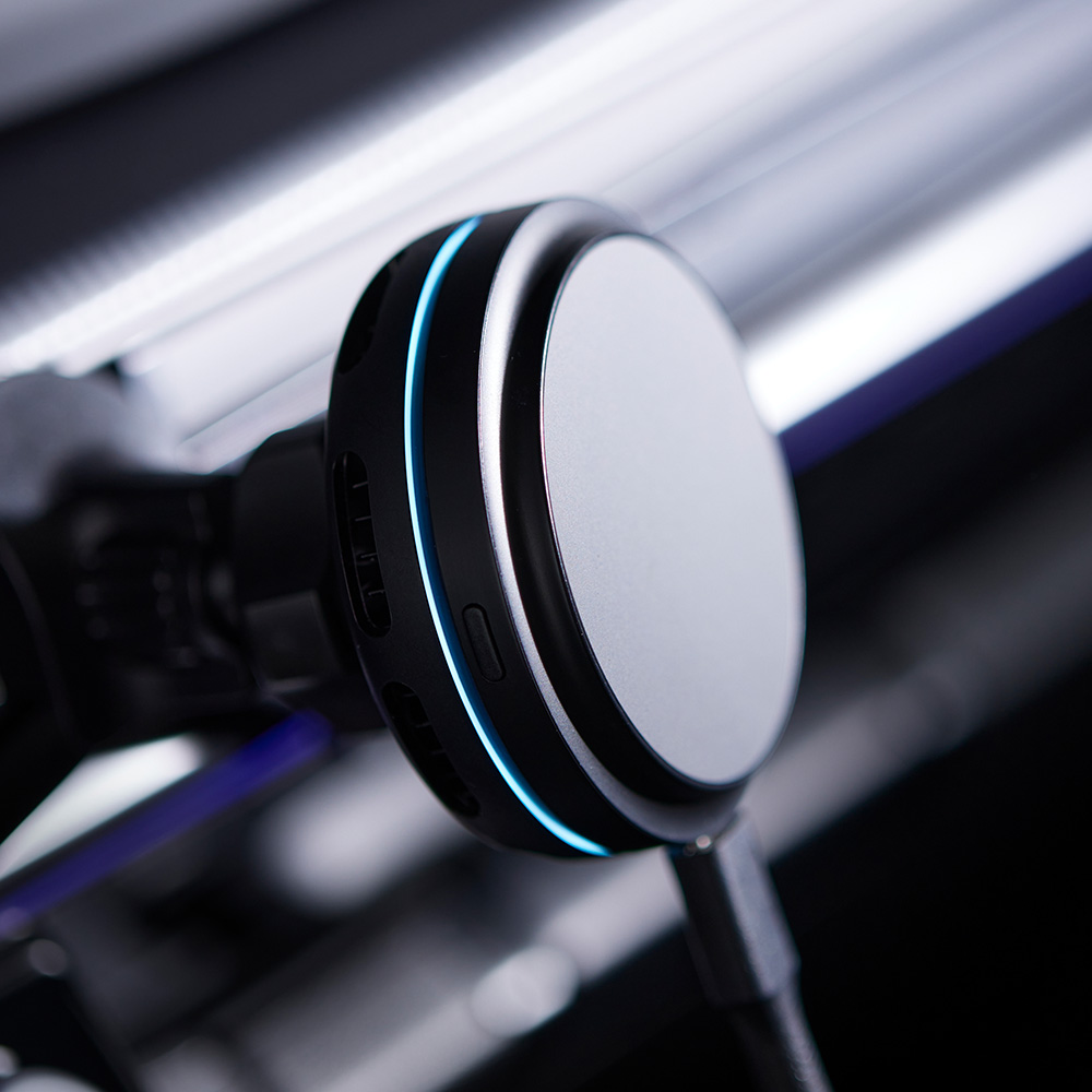 차량에서 편리하게 사용하는 Qi2.2 냉각 맥세이프 거치대, 핸드폰 고속 충전도 OK!