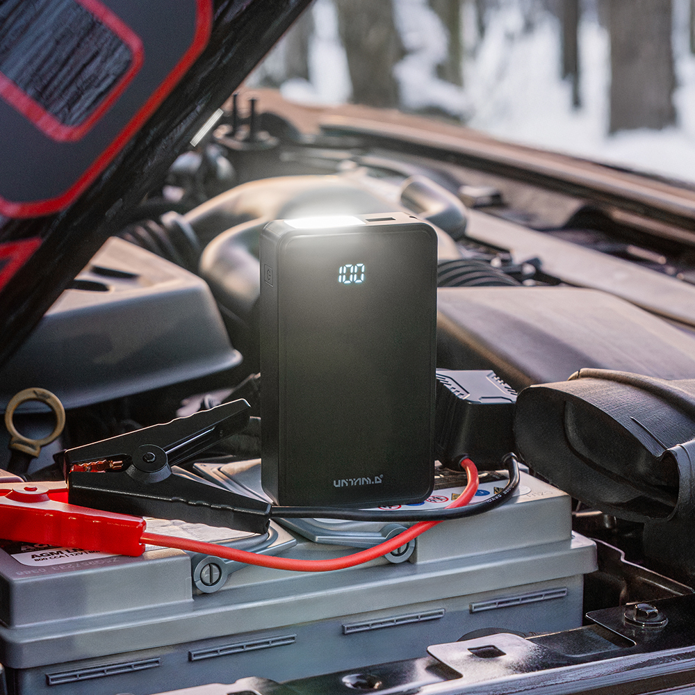 차량 배터리 걱정 끝! 간편하게 충전하는 휴대용 점프 스타터 소개