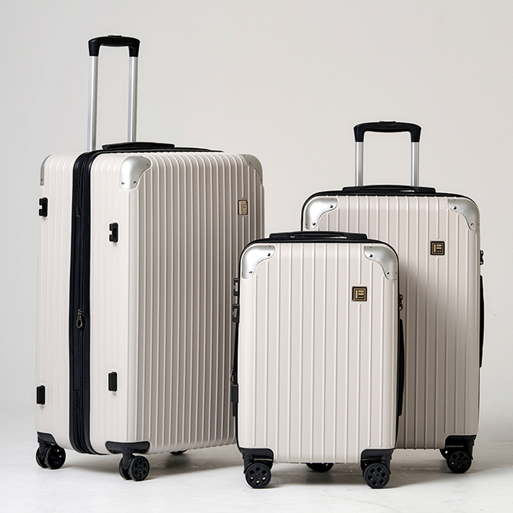 가볍고 넉넉한 여행용 캐리어, 68cm 크기로 편리하게 여행 떠나보세요!