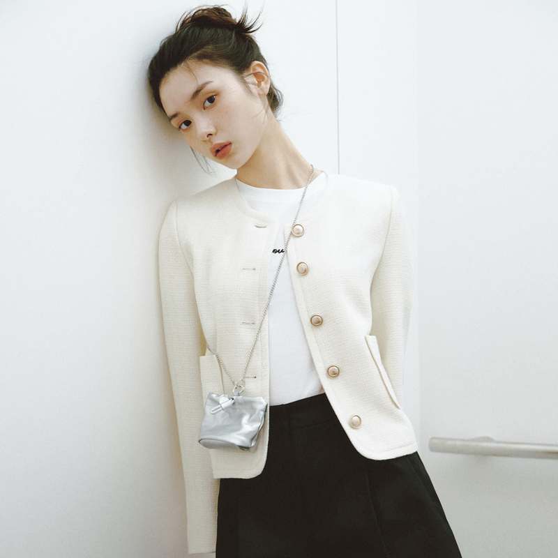 편하게 입기 좋은 로엠 라운드 트위드 자켓, 지금 바로 만나보세요!