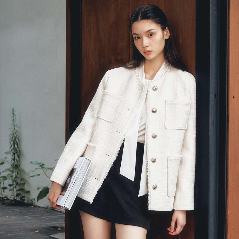 편하게 입기 좋은 미디 트위드 자켓, 로엠 제품으로 스타일 완성!