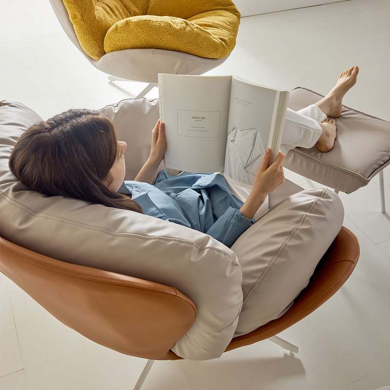 편안하게 쉴 수 있는 1인용 실리콘 가죽 수유 의자, 360도 회전이 가능해요!