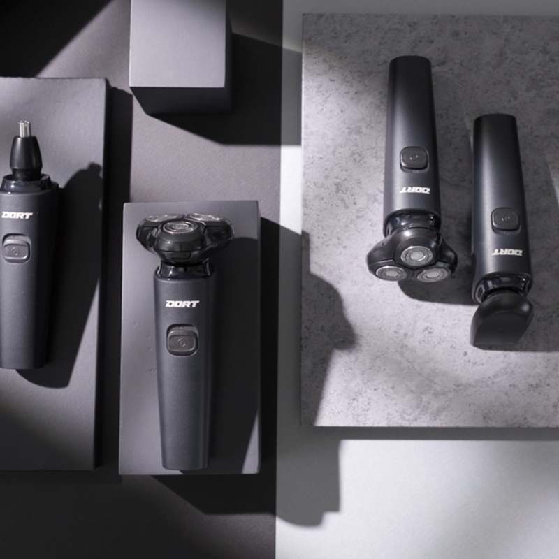 가볍고 강력한 3헤드 전기면도기, 어디서든 편하게 사용하세요!