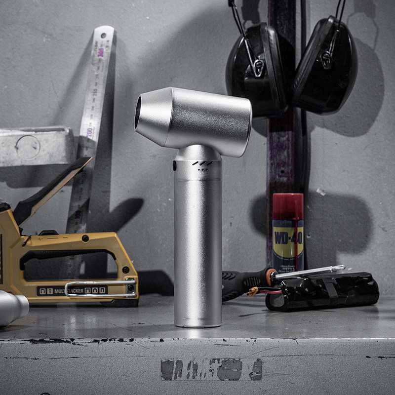 가볍고 강력한 무선 에어건으로 쉽고 빠른 세차와 캠핑 준비!