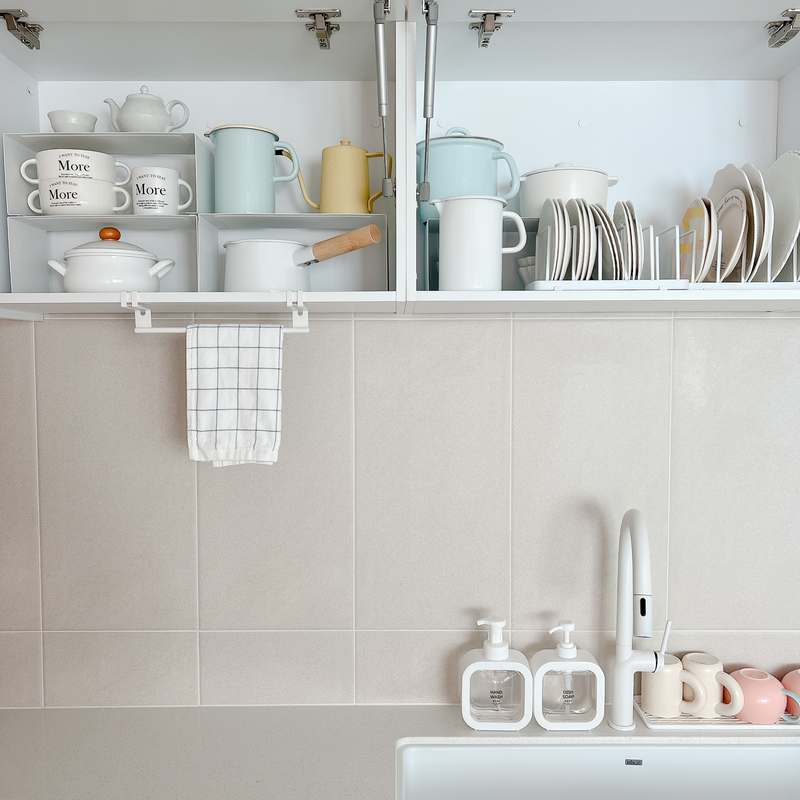 집에서 깔끔하게 정리하는 그릇 선반, 디귿선반으로 쉽고 빠르게!