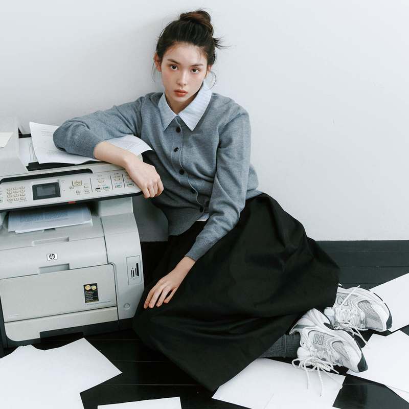 편하게 입기 좋은 라운드넥 가디건, 이번에 하나 장만해보세요!